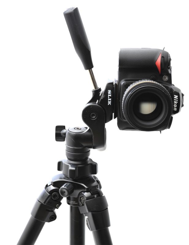 2-handle 3-way head for medium-sized tripods as standard